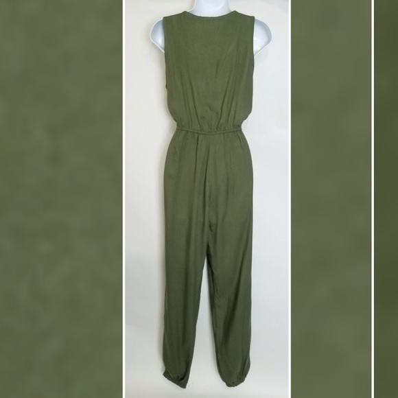 Loose Fit Jumpsuit - Picture 2 of 5